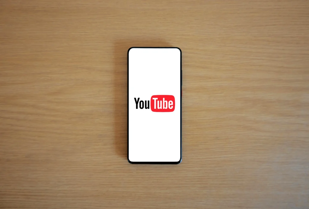ganar dinero youtube sin grabarse canal anonimo tematico
