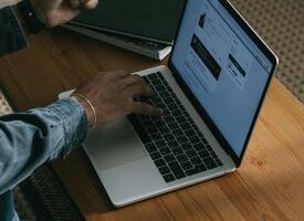mejores cursos para ganar dinero online en español 2026